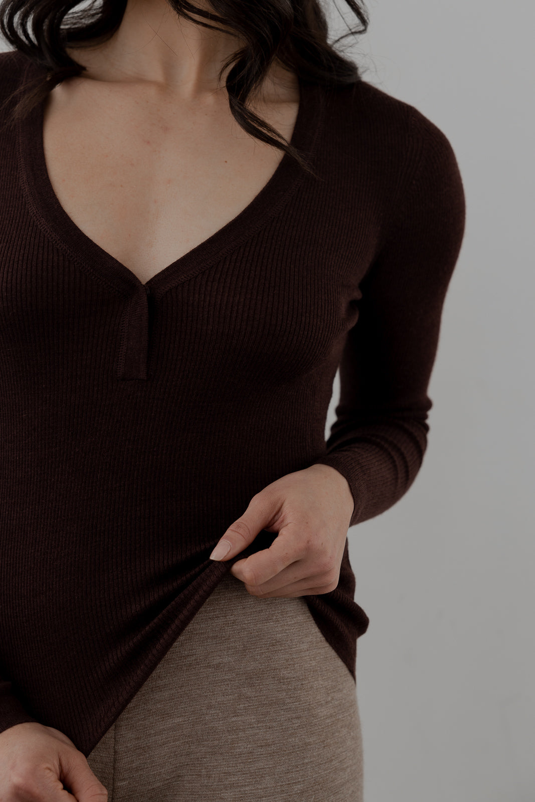 V Henley - Mahogany