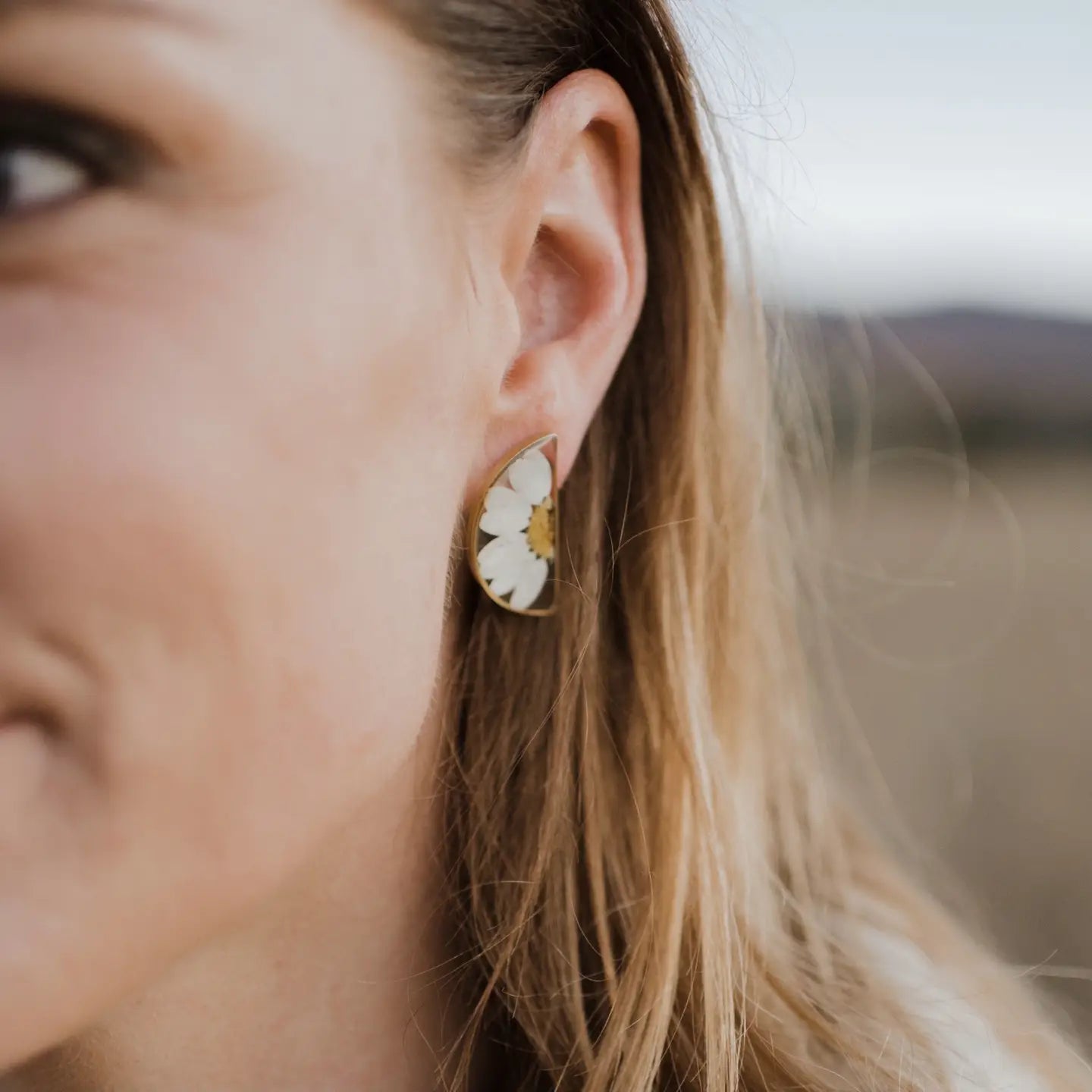 Daisy Split Studs