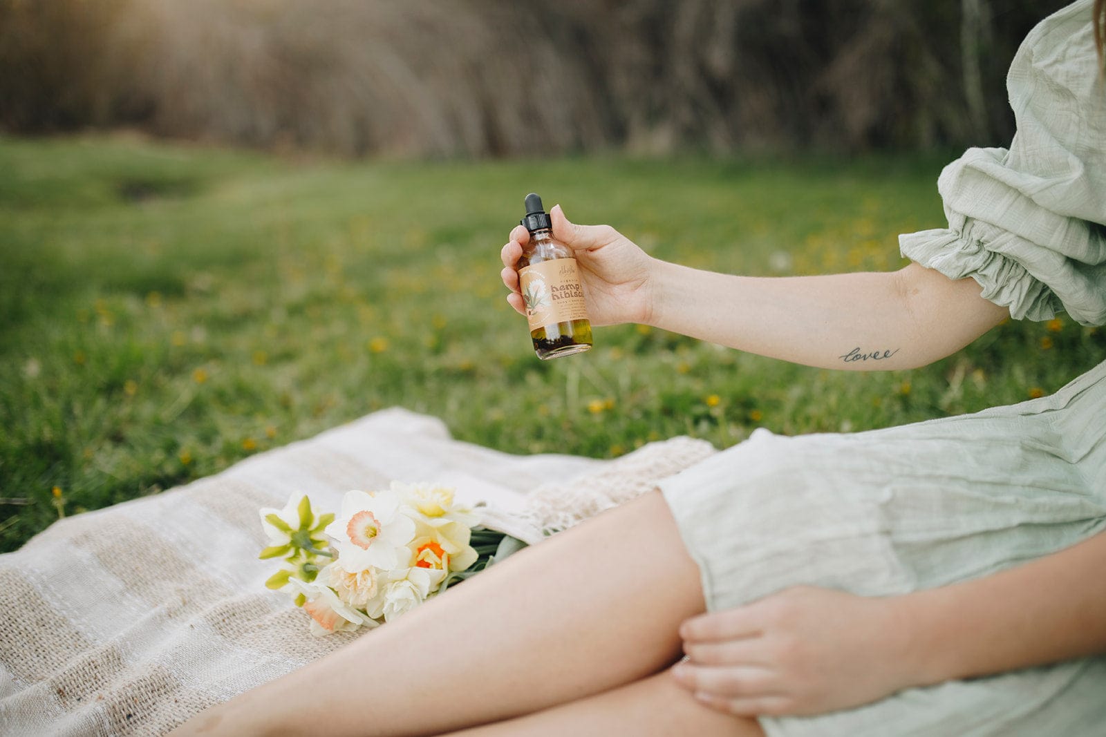 Ebb + Flow Shampoo Hemp+ Hibiscus Body Oil